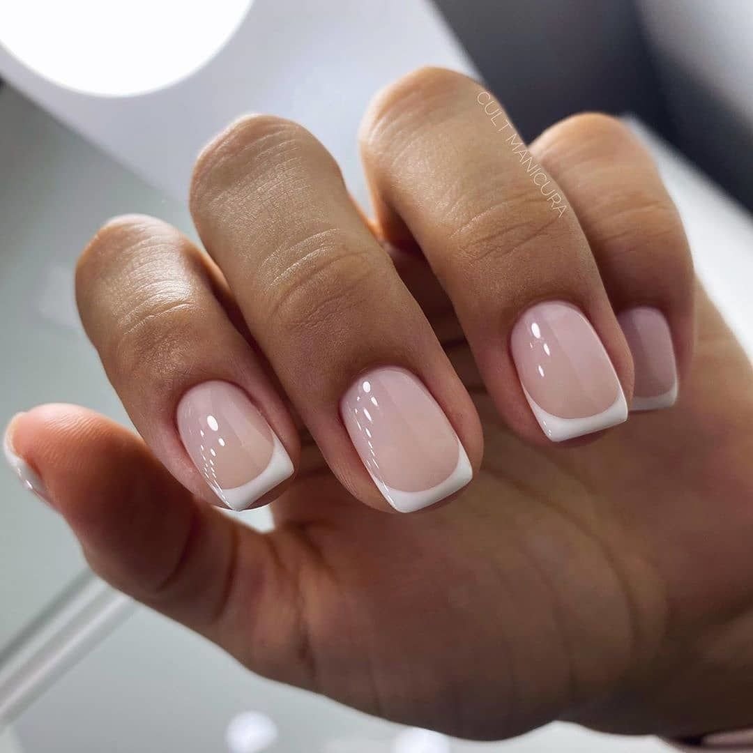 Французский маникюр на короткие ногти квадратной