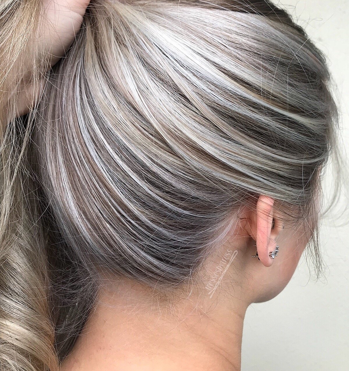 Мелирование с пепельным оттенком