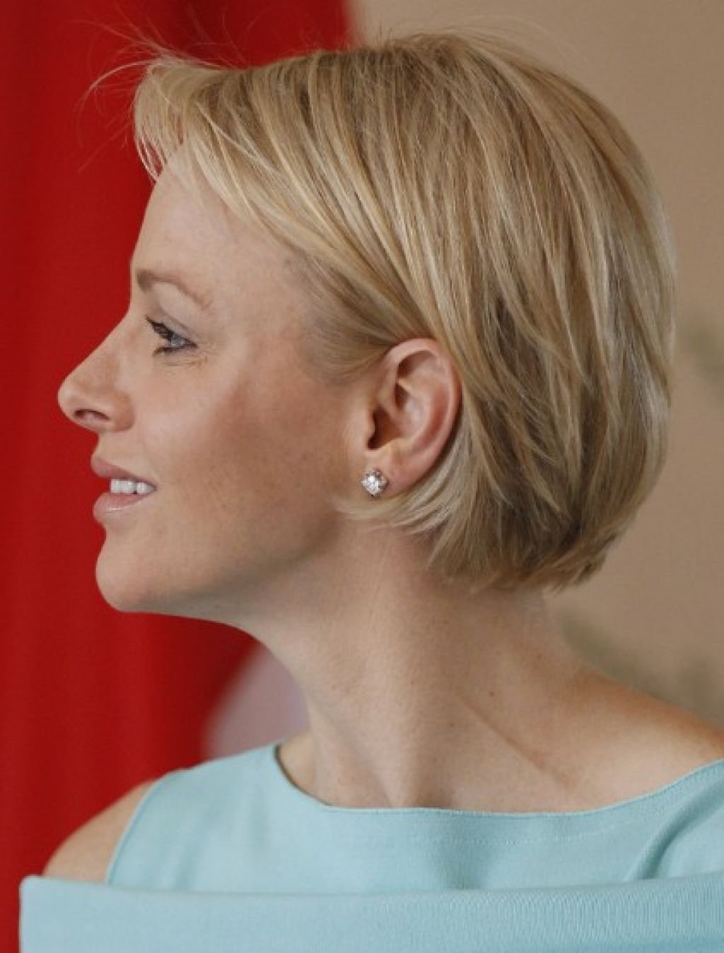 Шарлин Уиттсток прическа