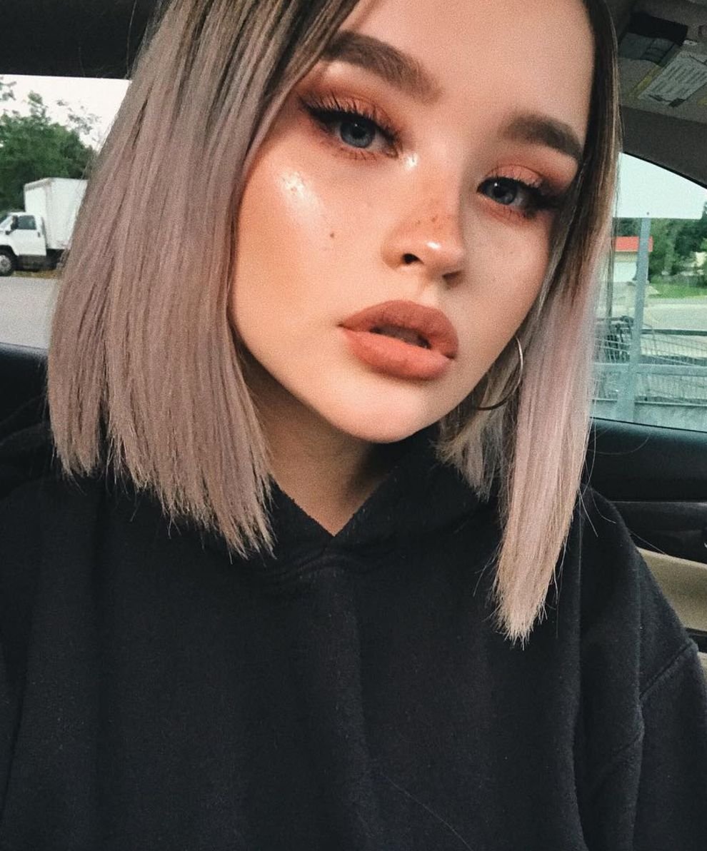 Топовые девушки с каре