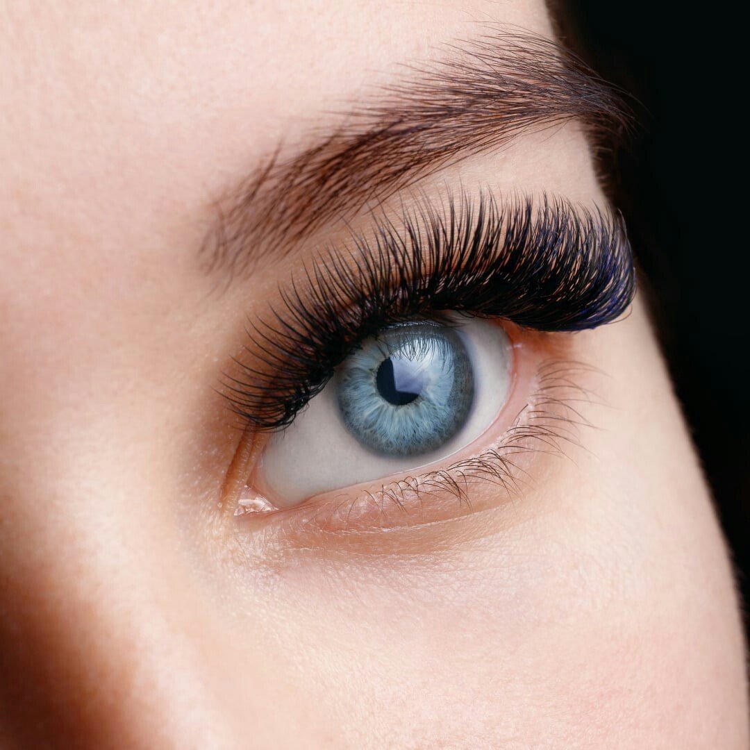 Синие ресницы на карие глаза