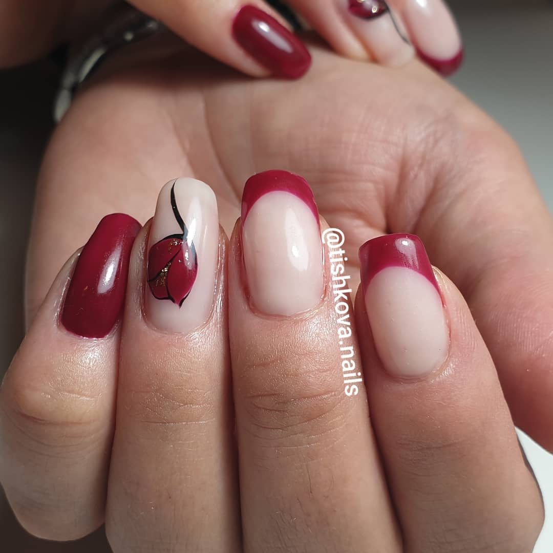 Бордовый френч на ногтях