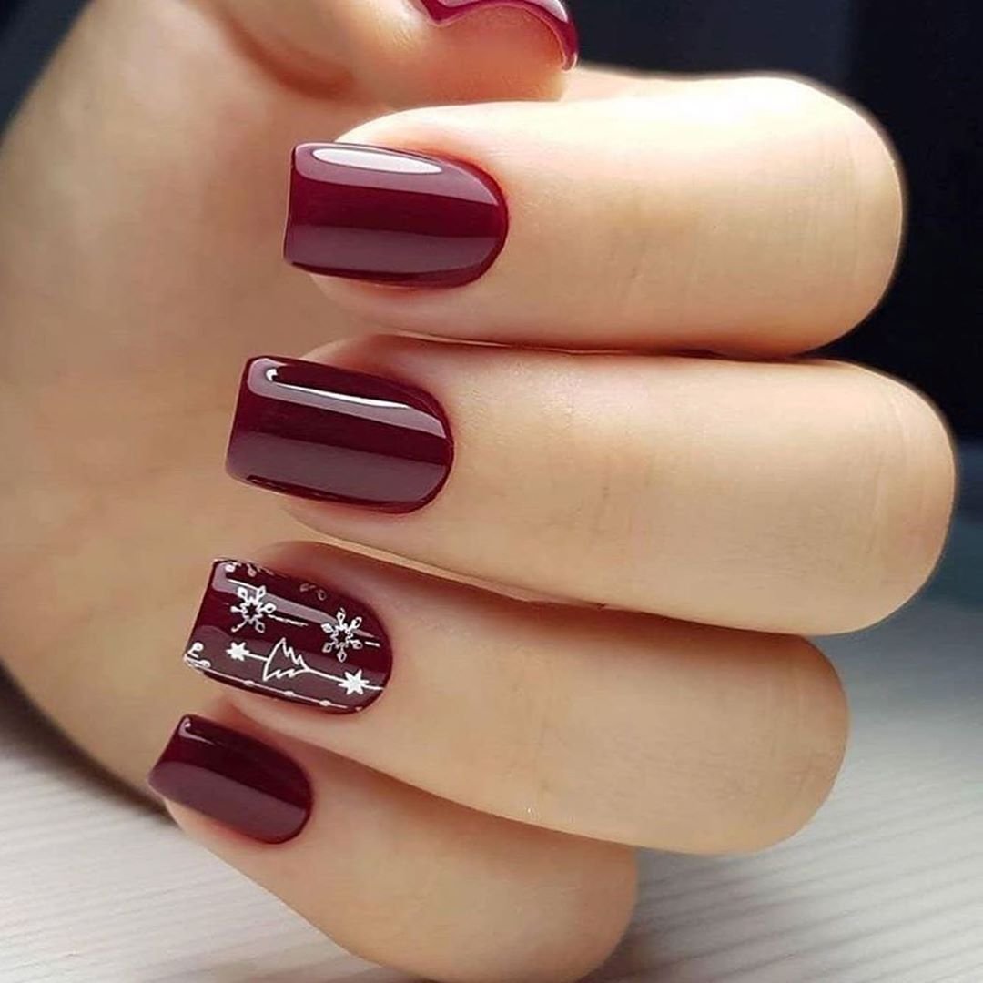 Сливовый маникюр