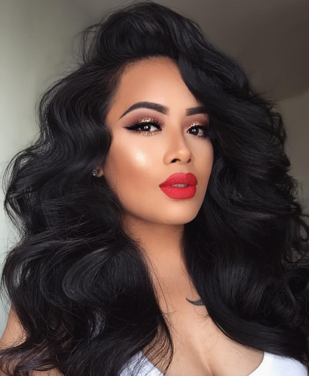 Укладка на длинные черные волосы