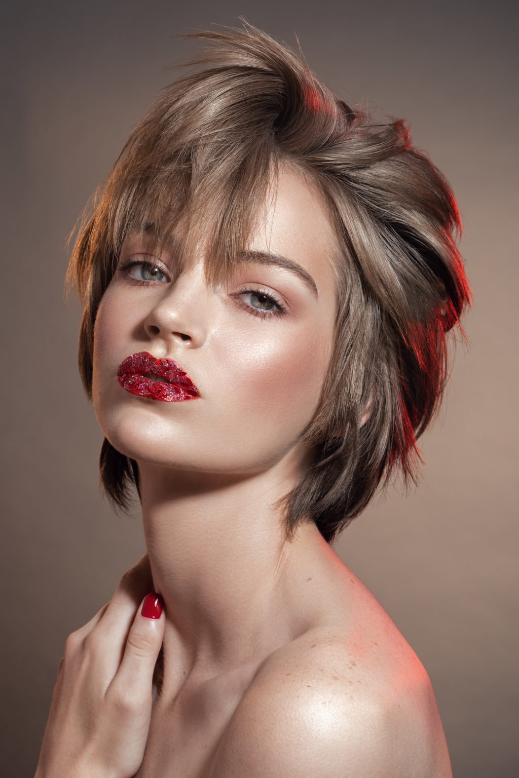 Стильные стрижки женские на средние волосы