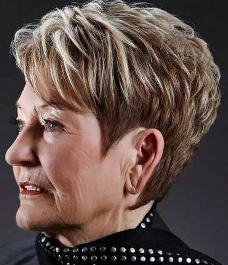 Стрижка Гарсон Пикси на короткие волосы для женщин после 50