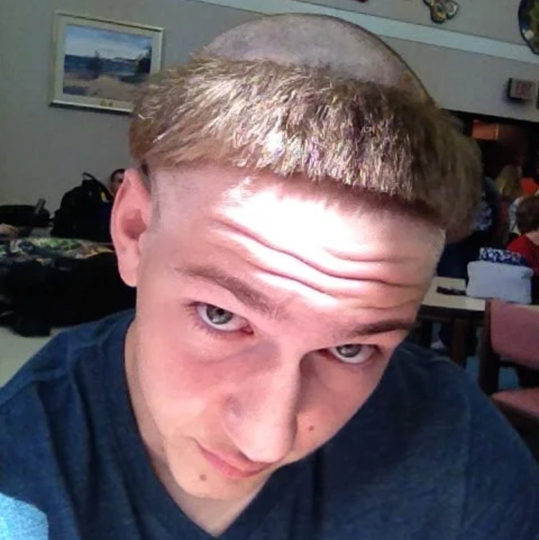 Стрижка Пикси с рваной челкой