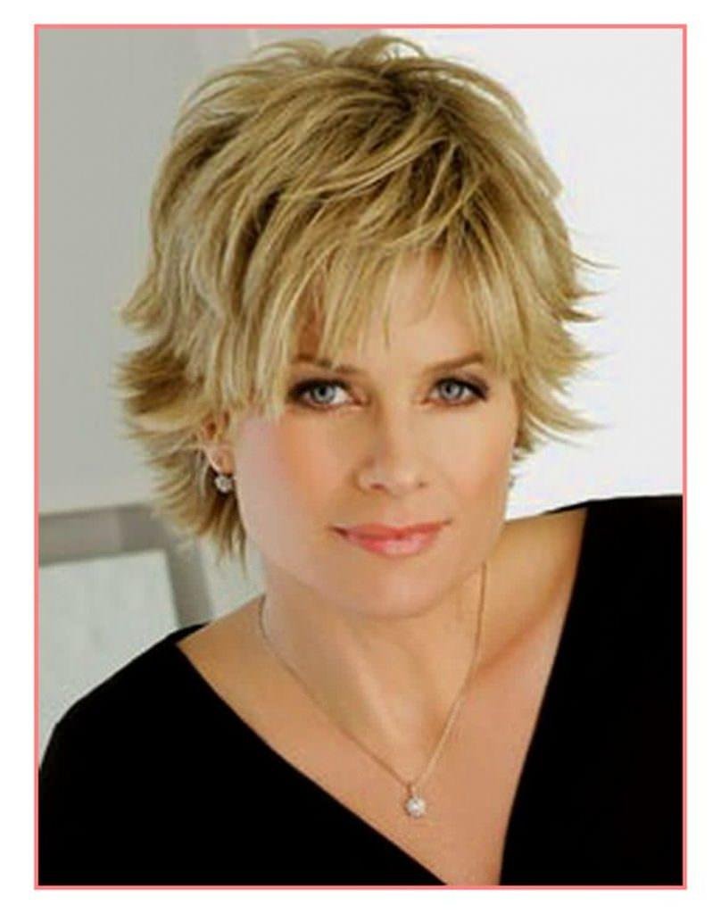 Селена Гомес 2022 каре с челкой