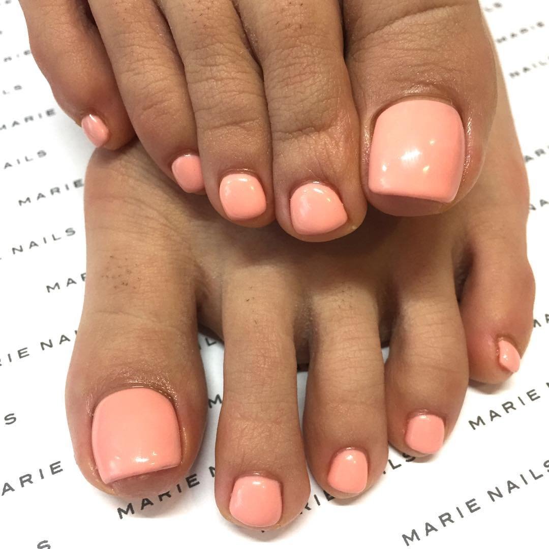 Педикюр цвета