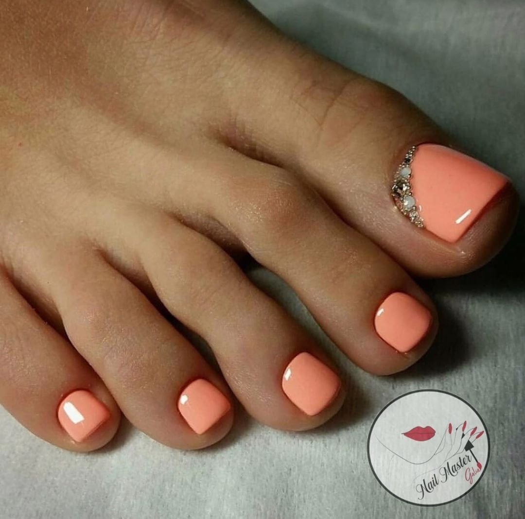 Педикюр персиковый цвет