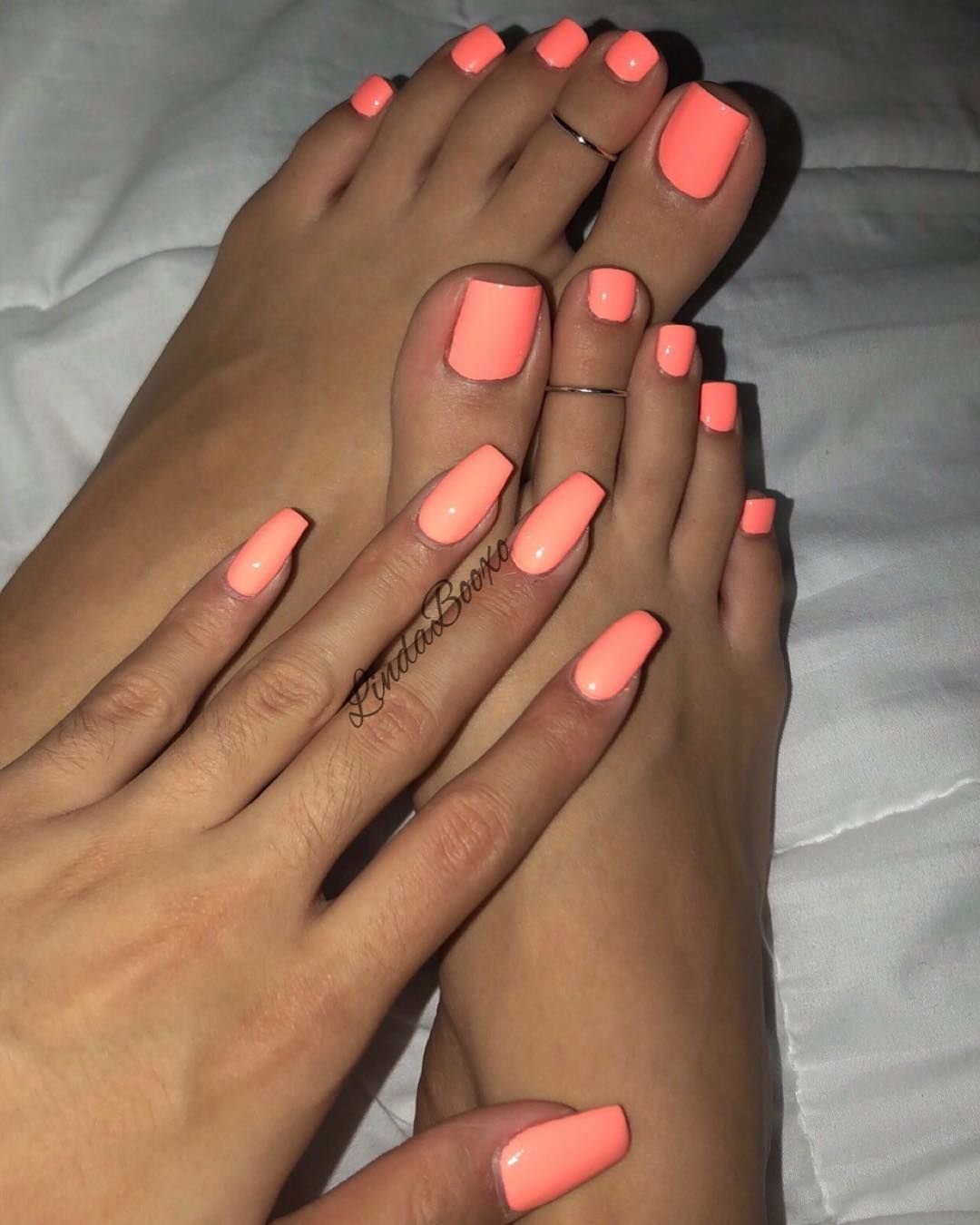 Педикюр однотонный