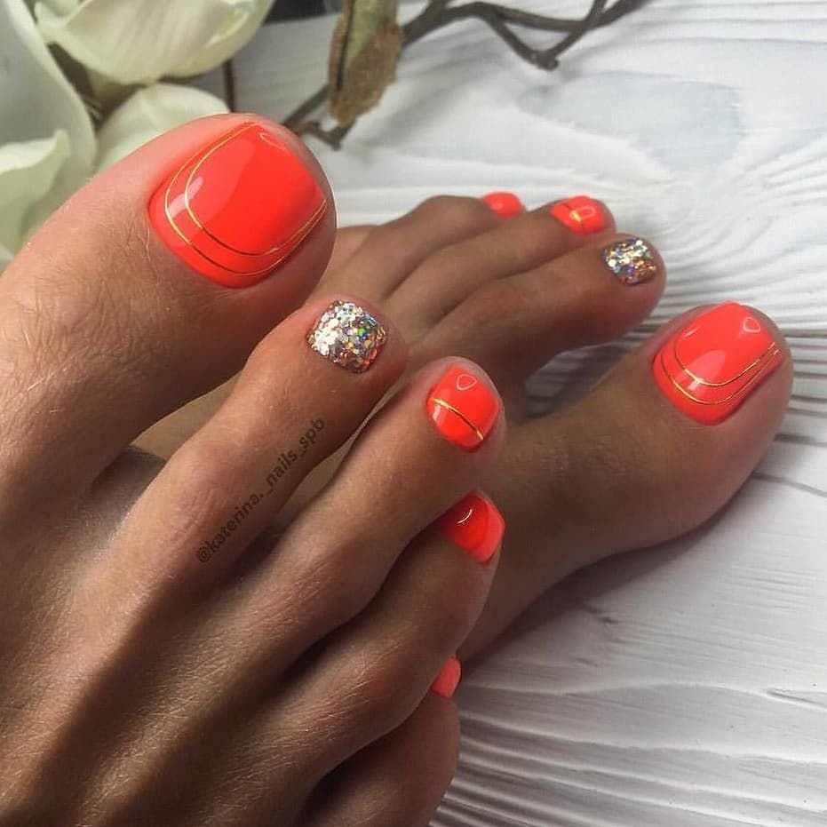 Коралловый педикюр 2022