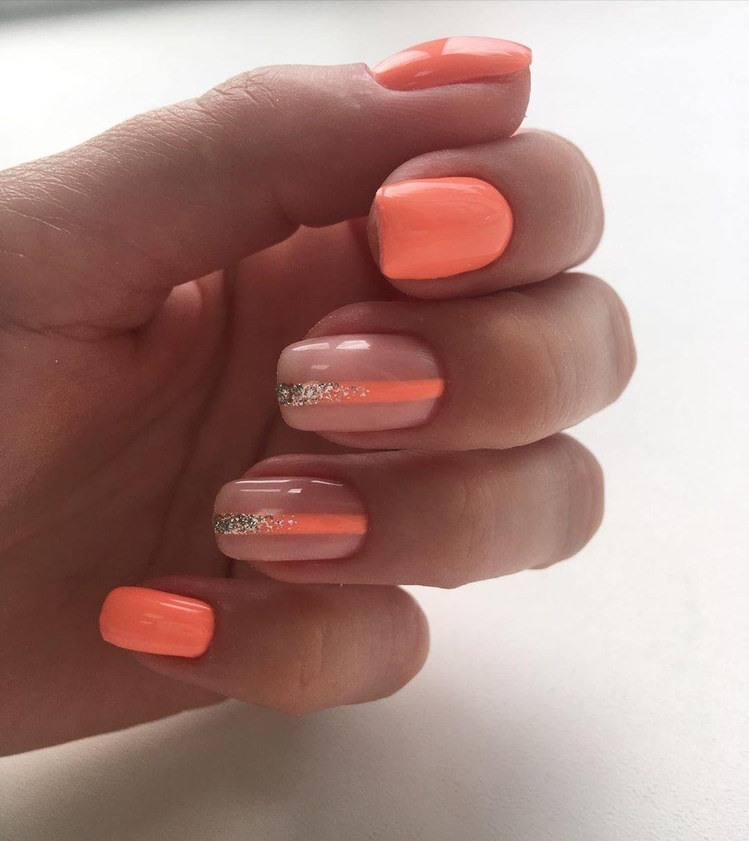 Коралловый маникюр 2022 миндаль