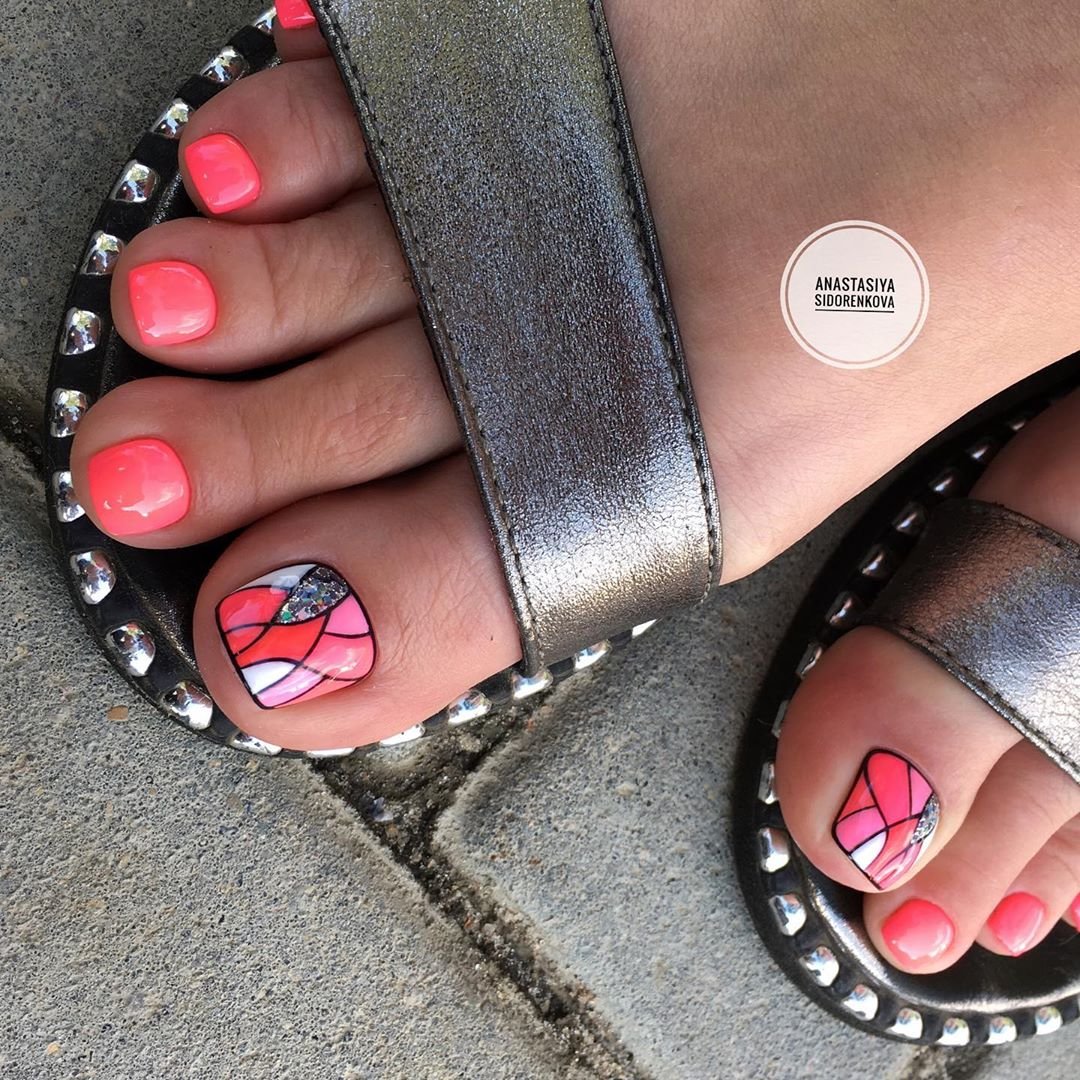 Красивый педикюр шеллак