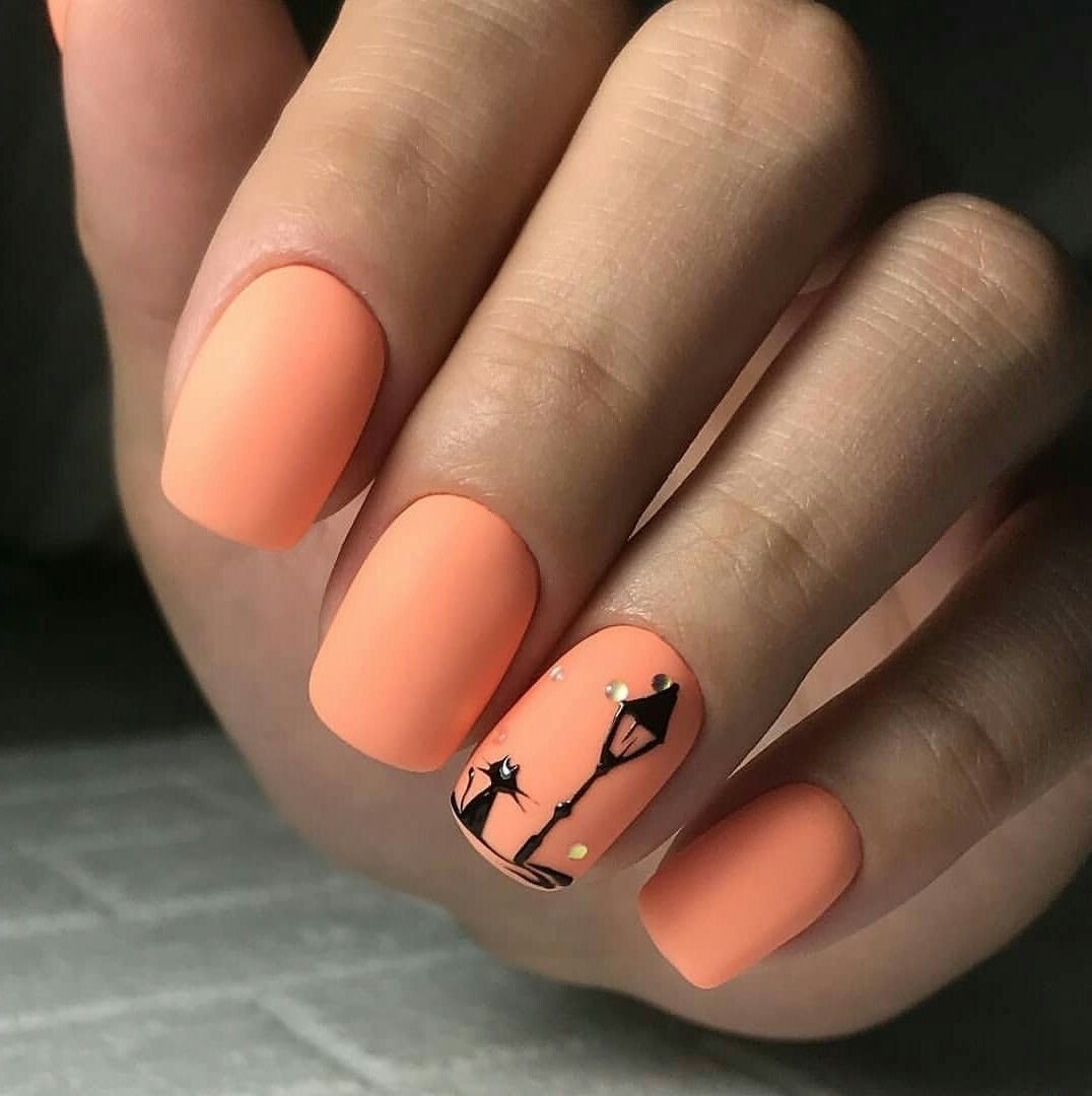 Персиковый маникюр