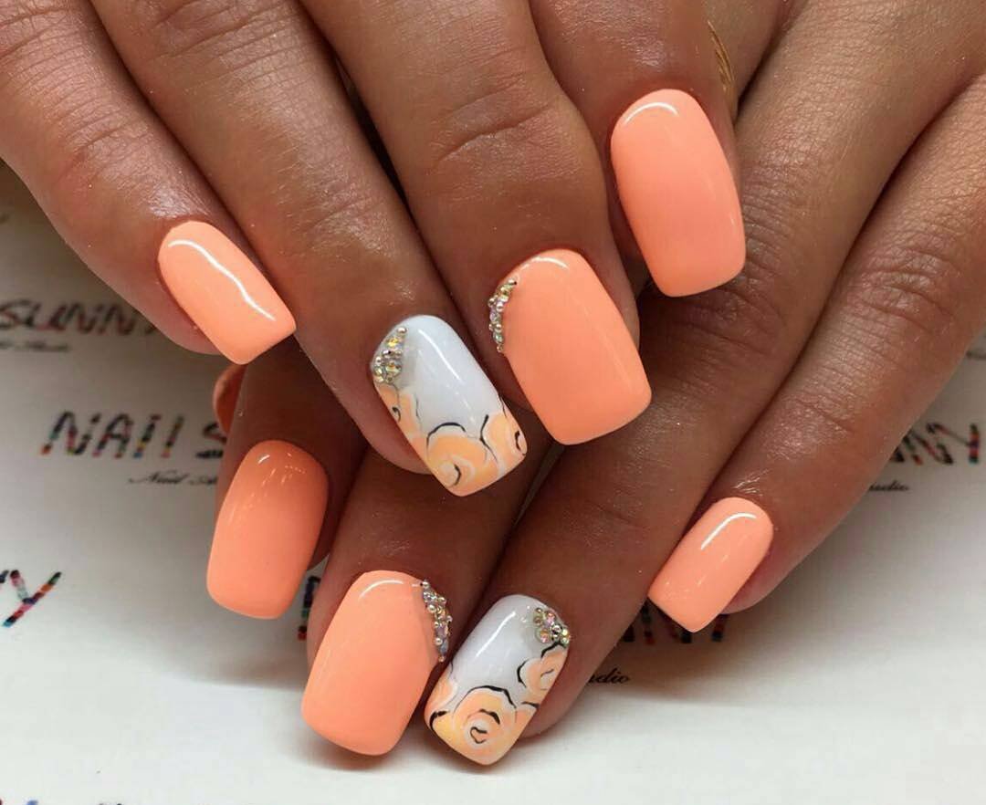 Персиковый маникюр
