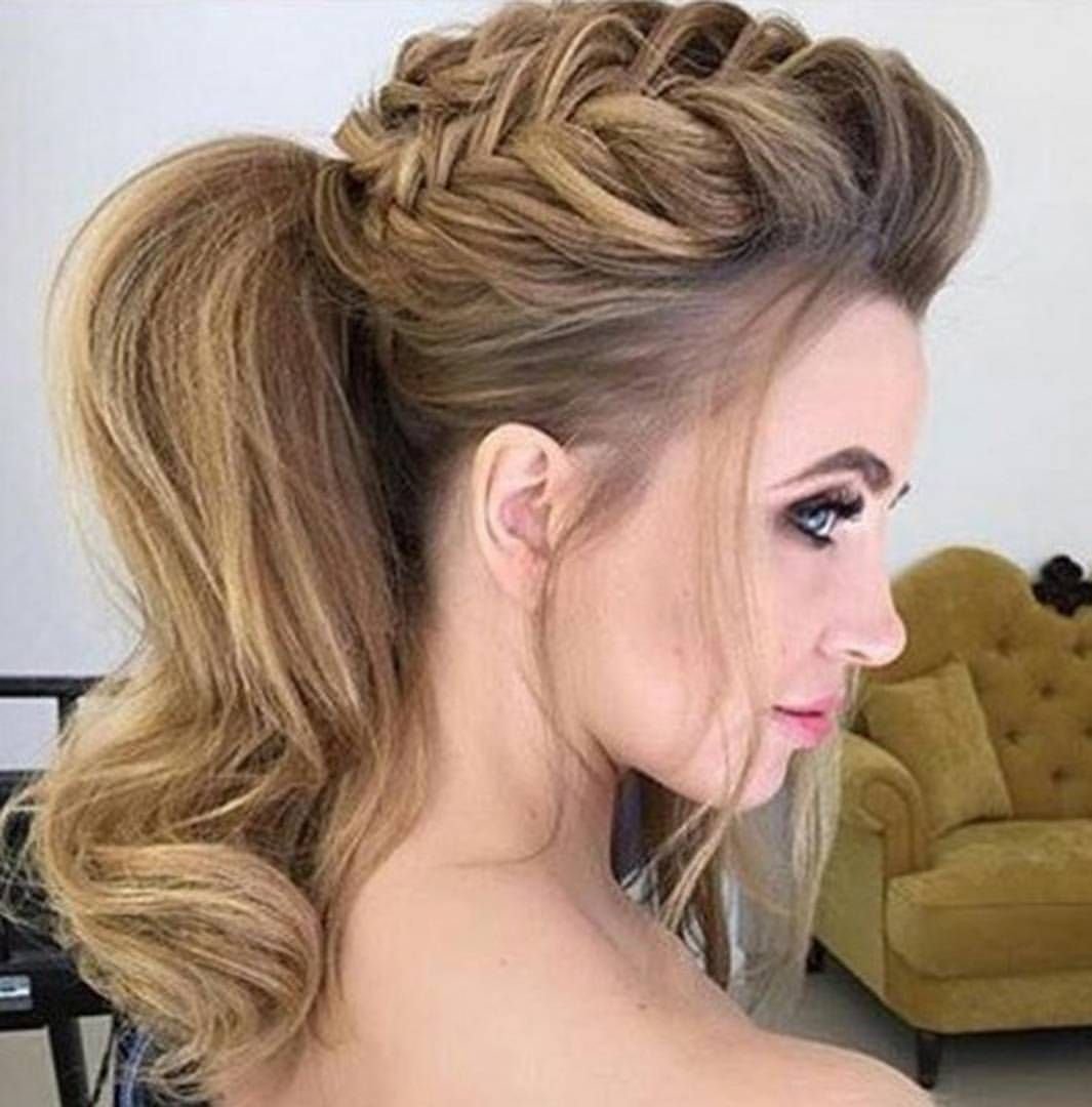 Прическа с начесом и косой