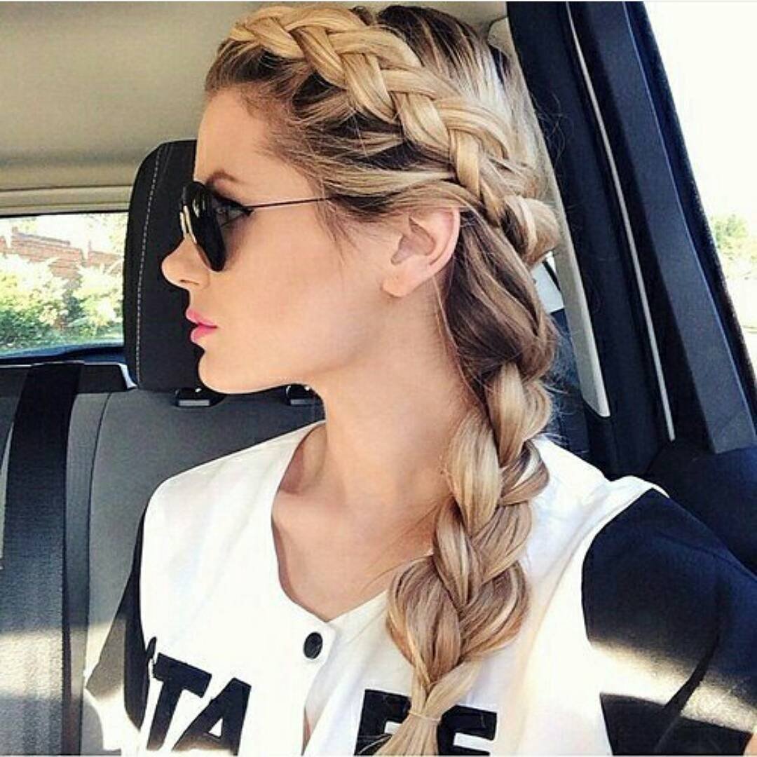 Прическа под спортивное платье