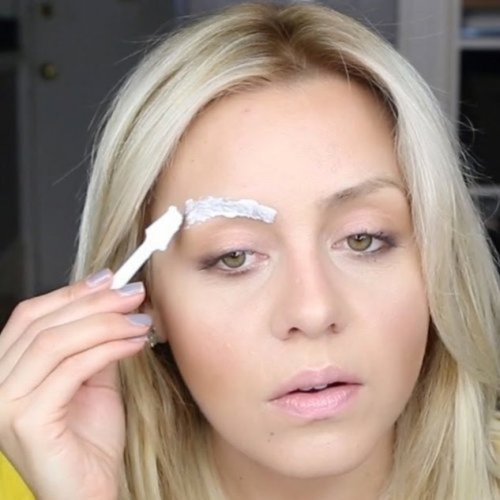 Осветленные брови