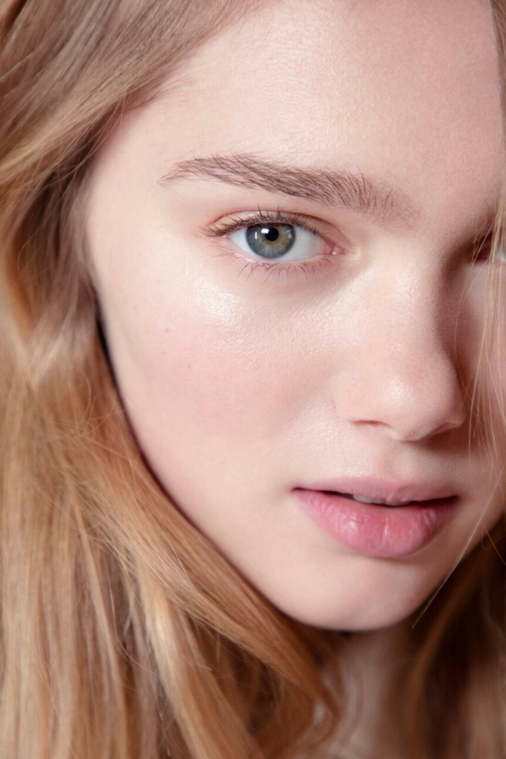 Светлые брови