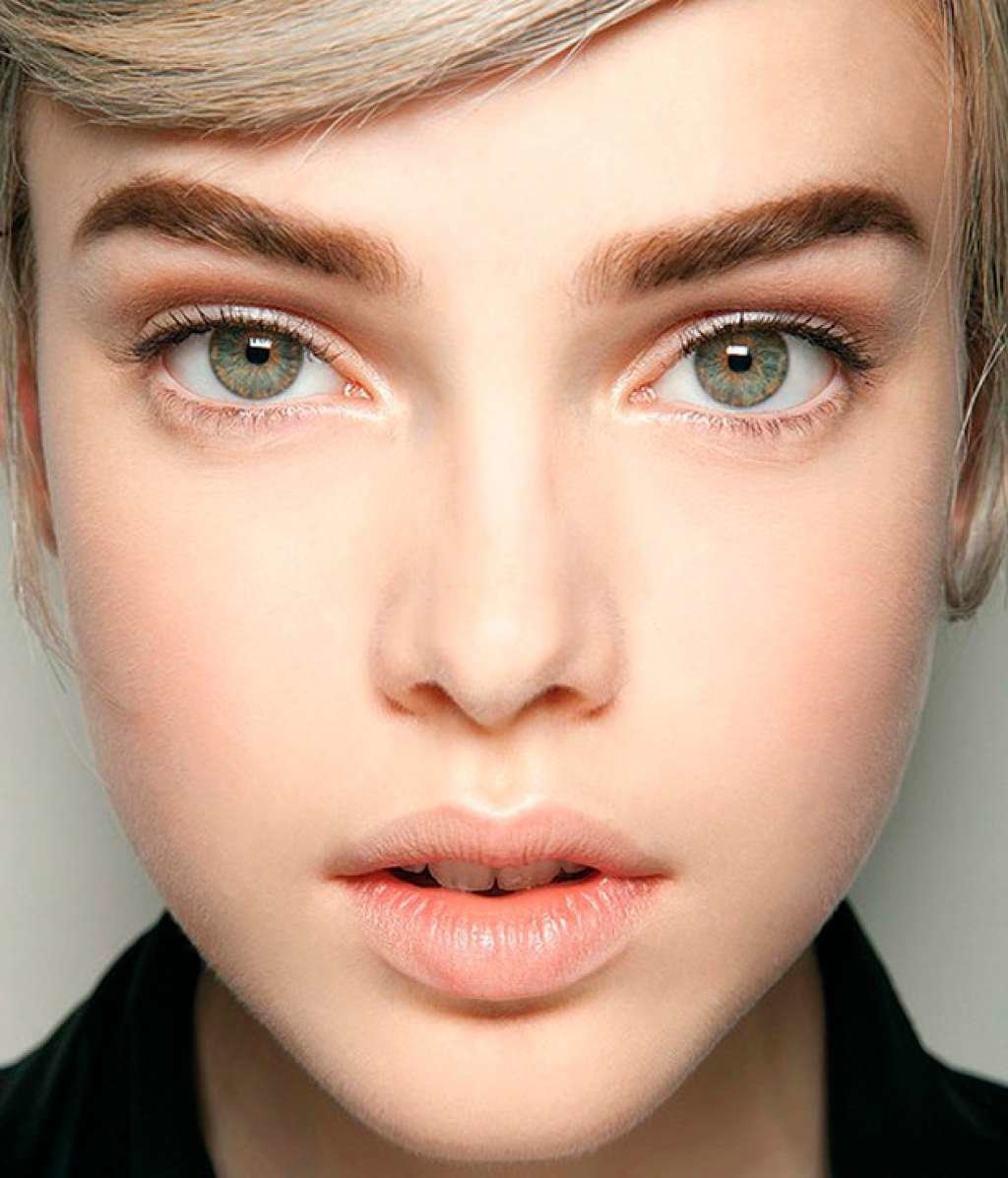 Раскосые брови