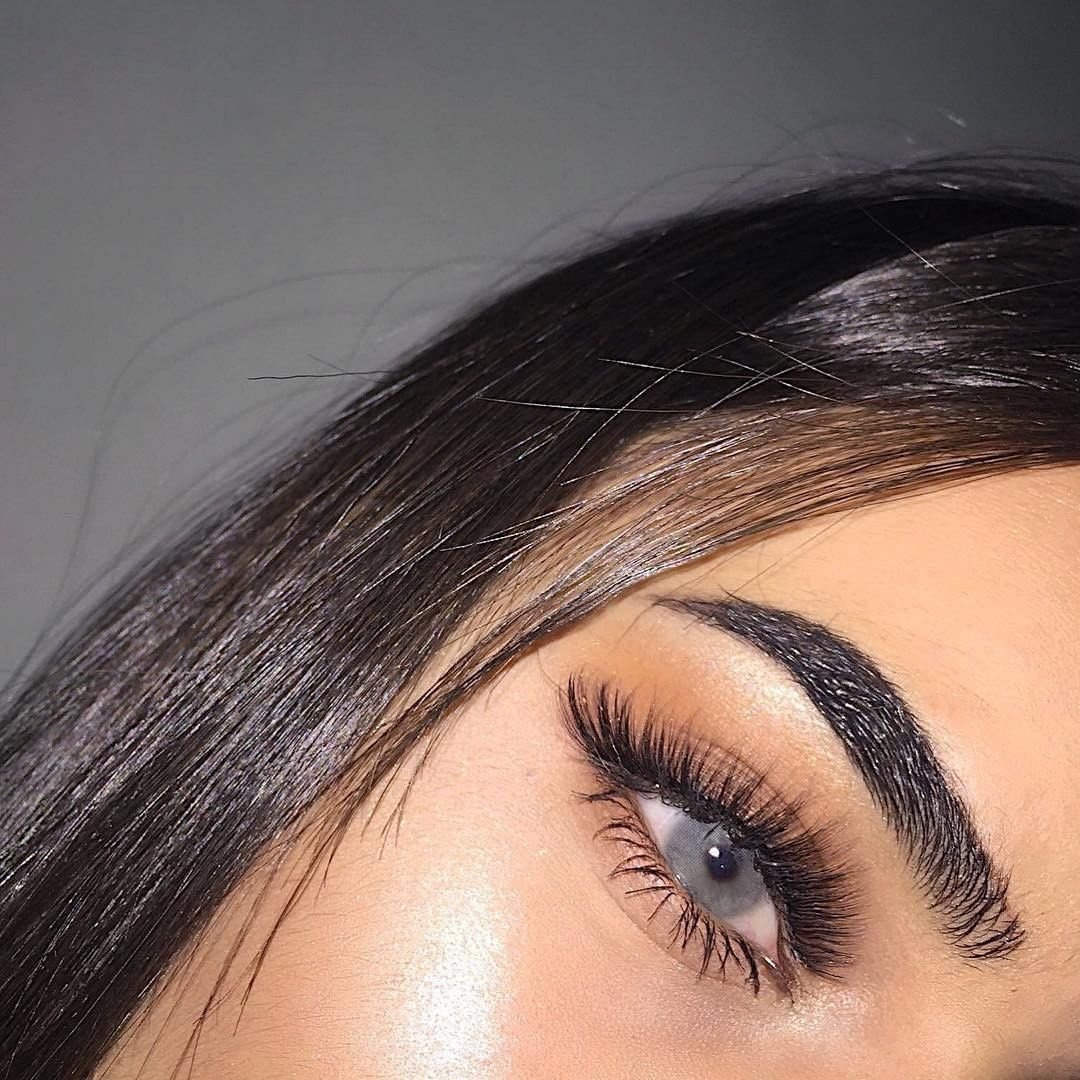 Красивый татуаж бровей для брюнеток