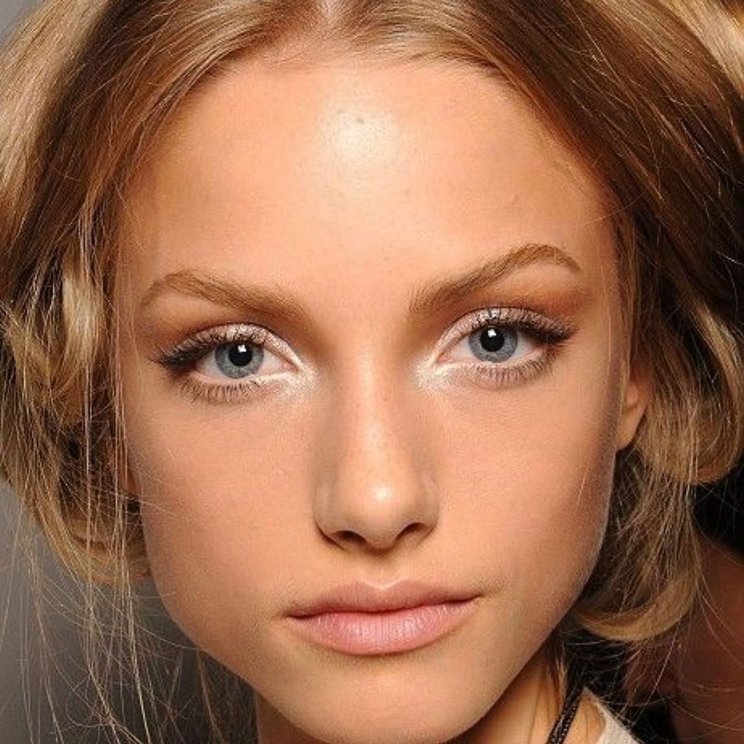 Карли Клосс нависшие веки