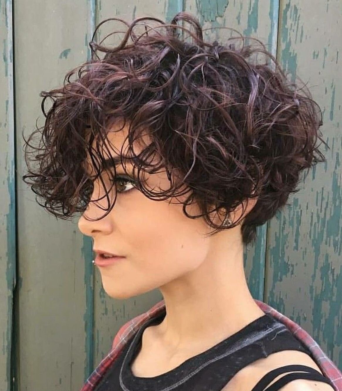 Стрижка Боб Гарсон на средние волосы волнистые