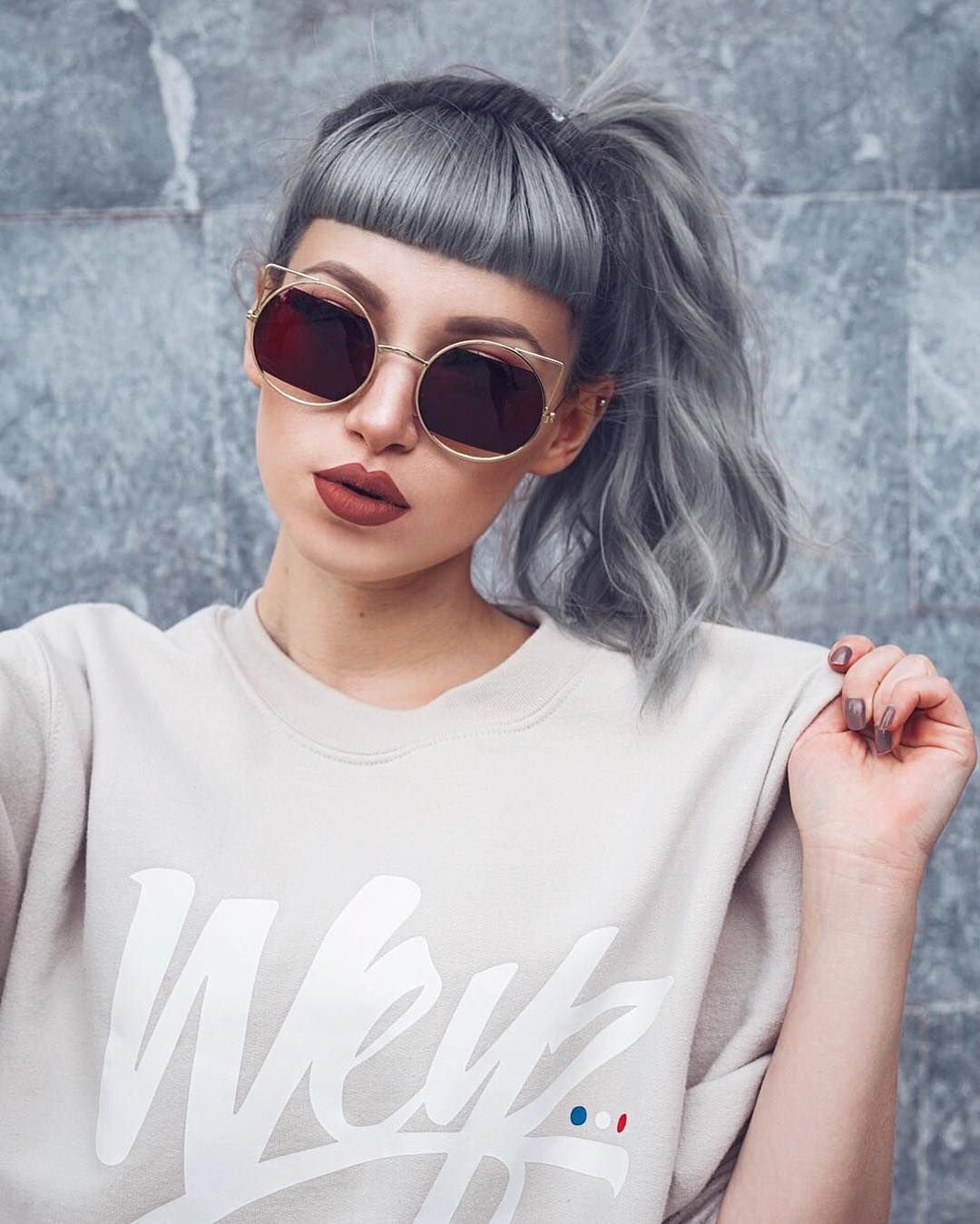 Пепельные волосы с челкой