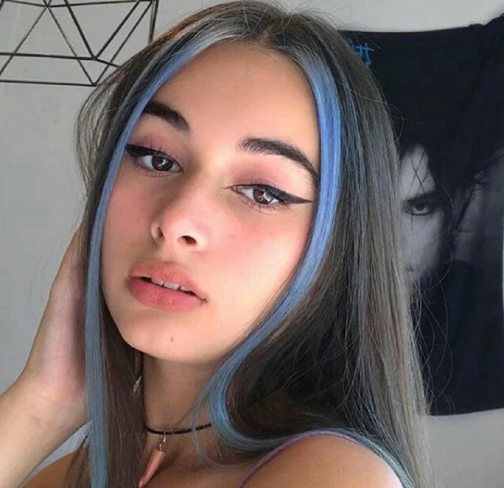 Осветленные пряди у лица 2020