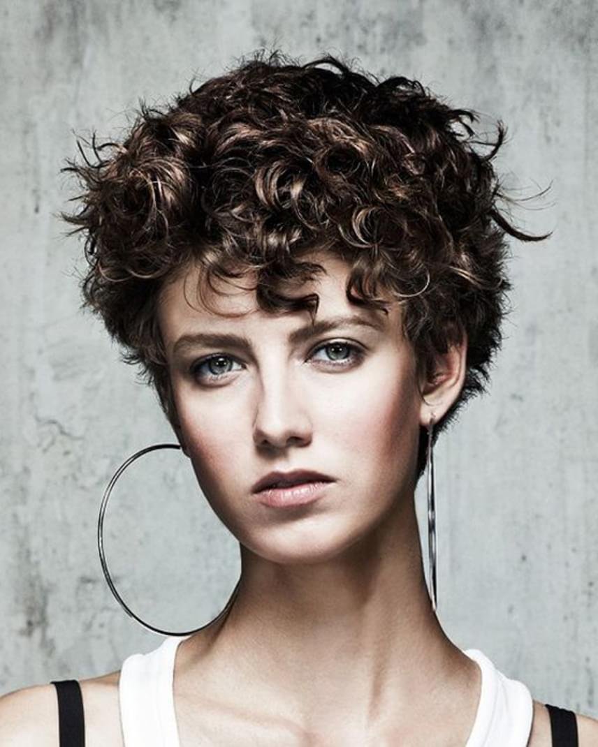 Очень короткие стрижки на кудрявые волосы