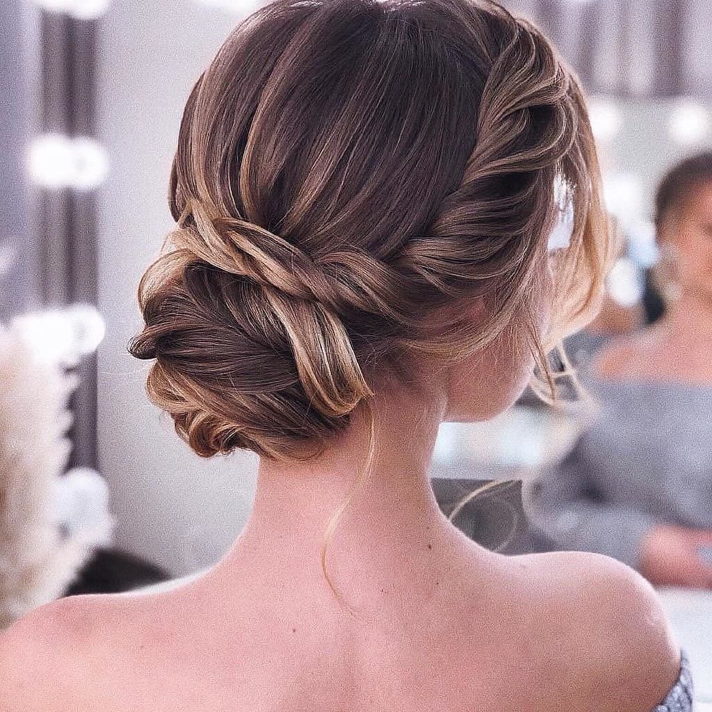 Причёска пучок на средние волосы на свадьбу