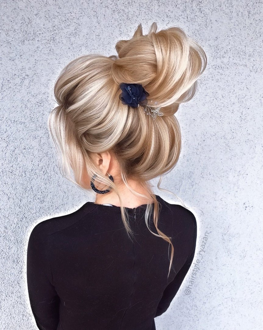 Джессика Альба низкий пучок