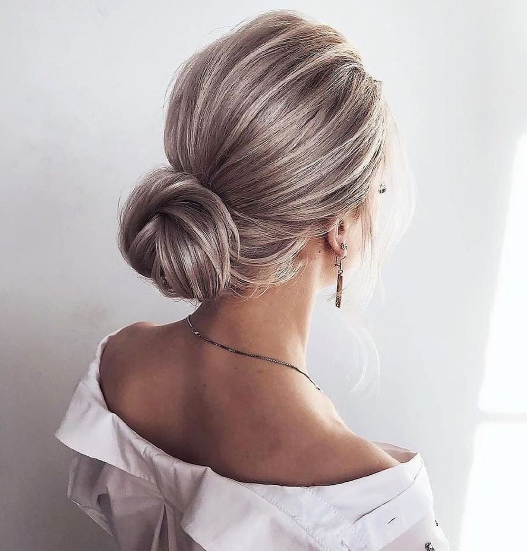 Прическа пучок на темные волосы