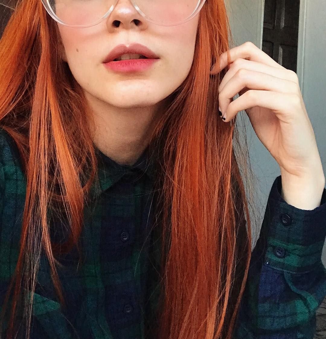 Рыжие с темными бровями