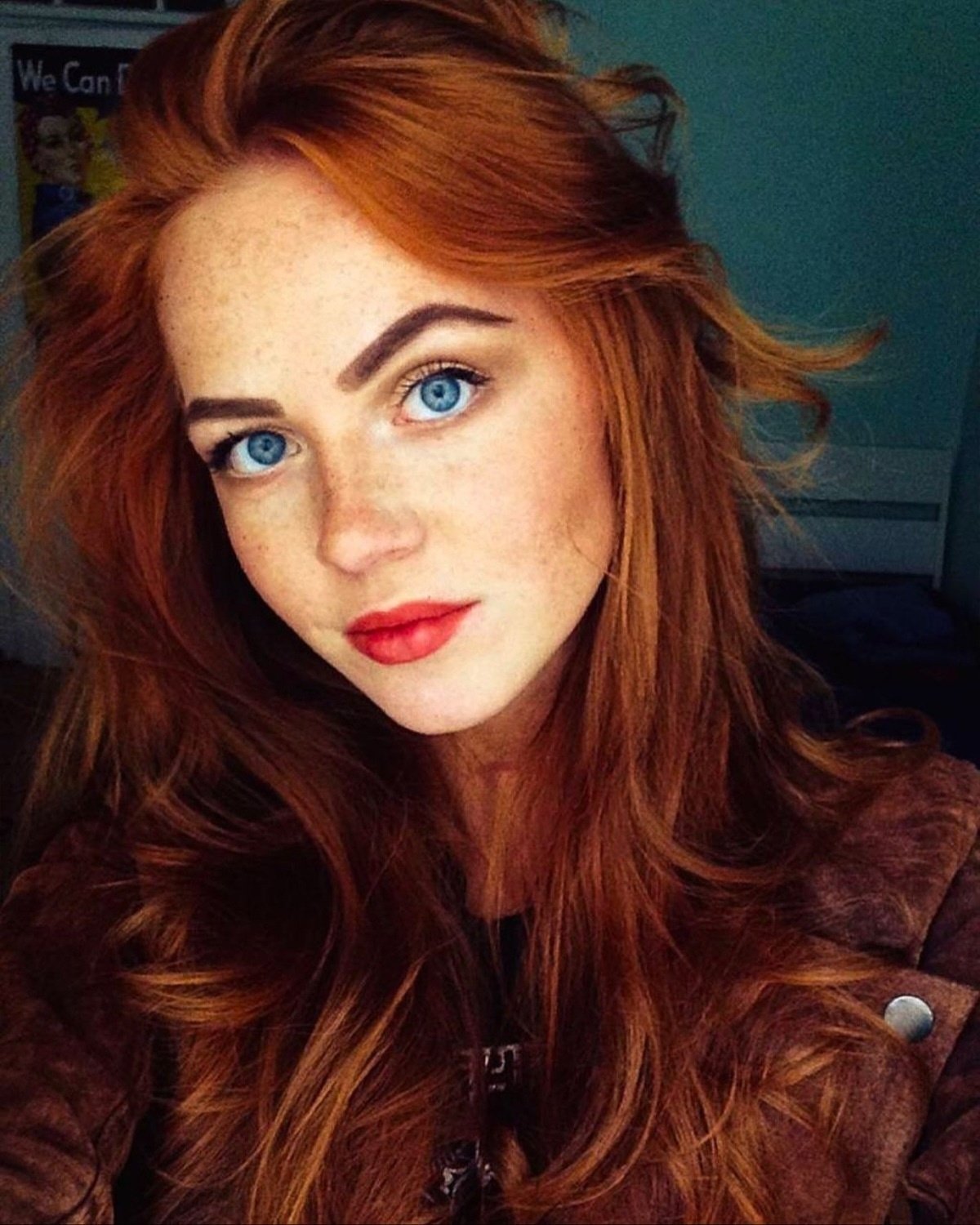 Рыжие с голубыми глазами