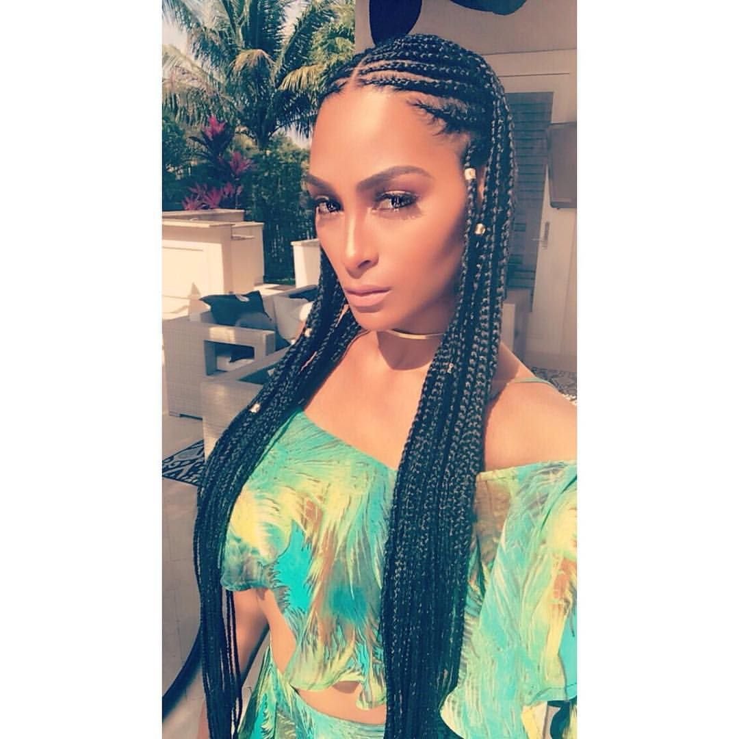 Девочка с черными косами