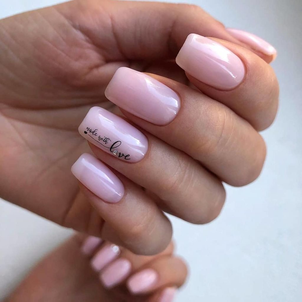 Нюдовый маникюр