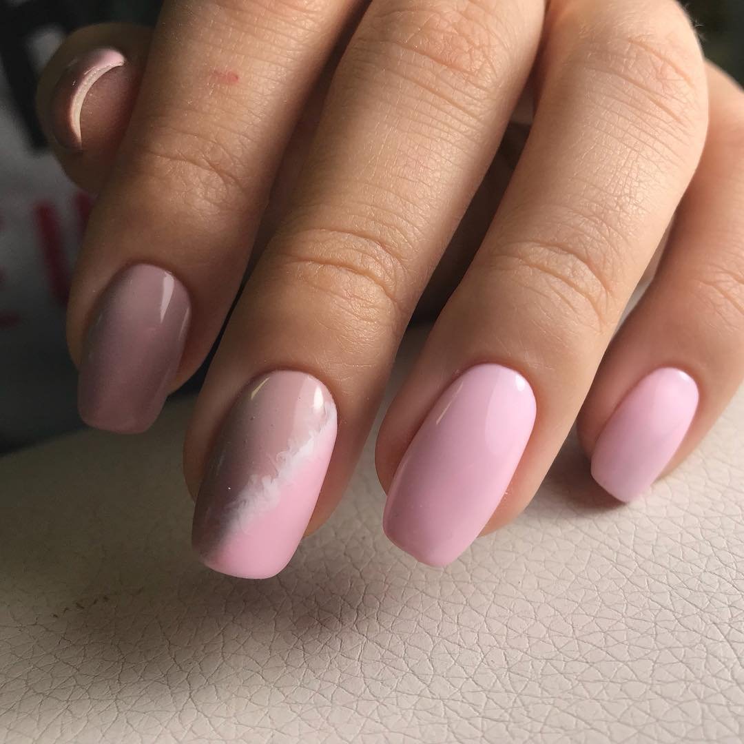 Маникюр с розовой базой