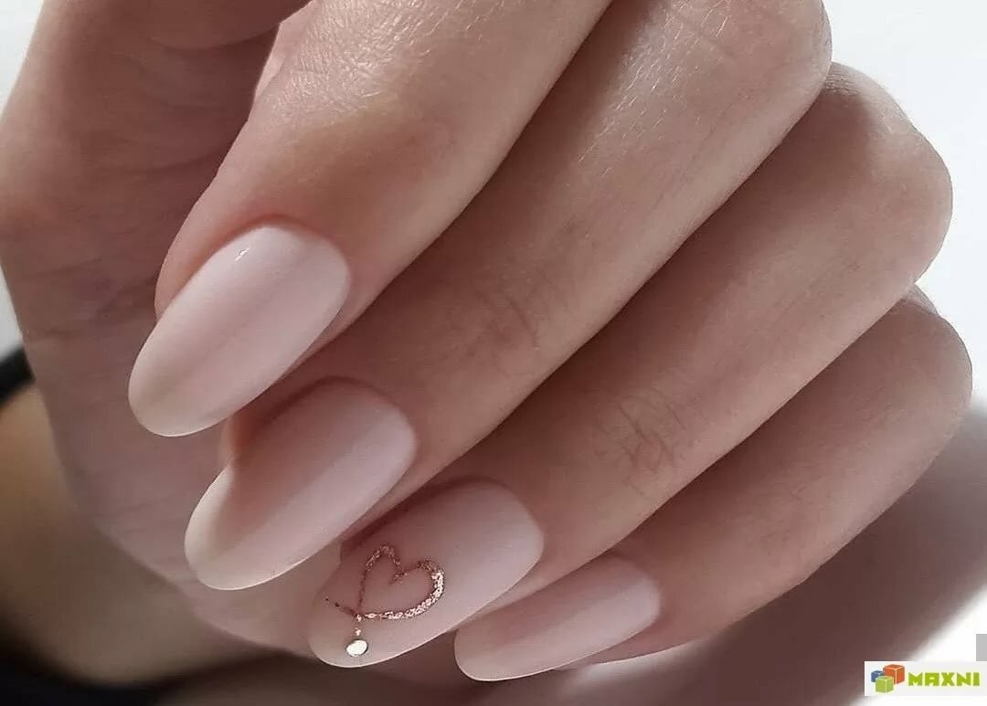 Нюдовый маникюр френч миндаль