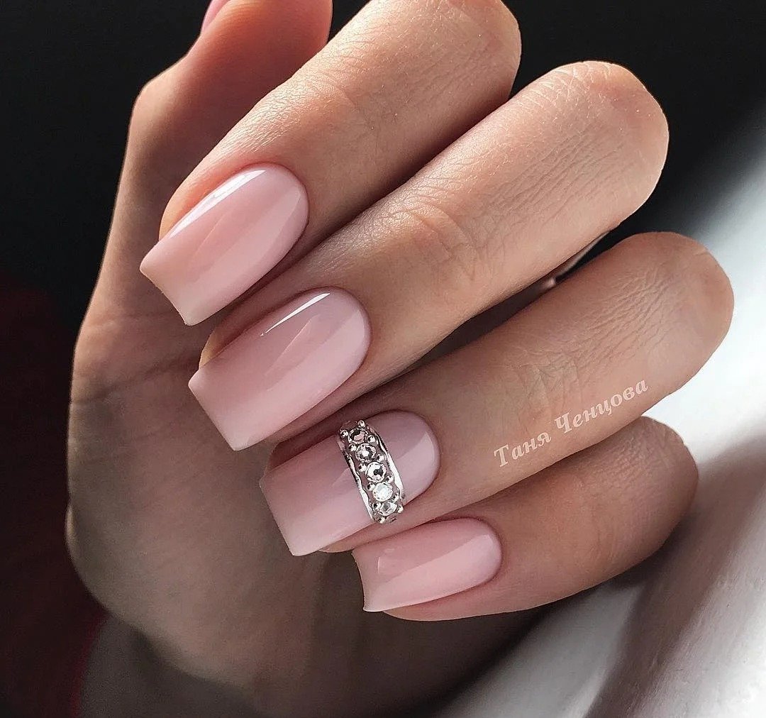 Нюдовый маникюр на квадратные ногти 2022