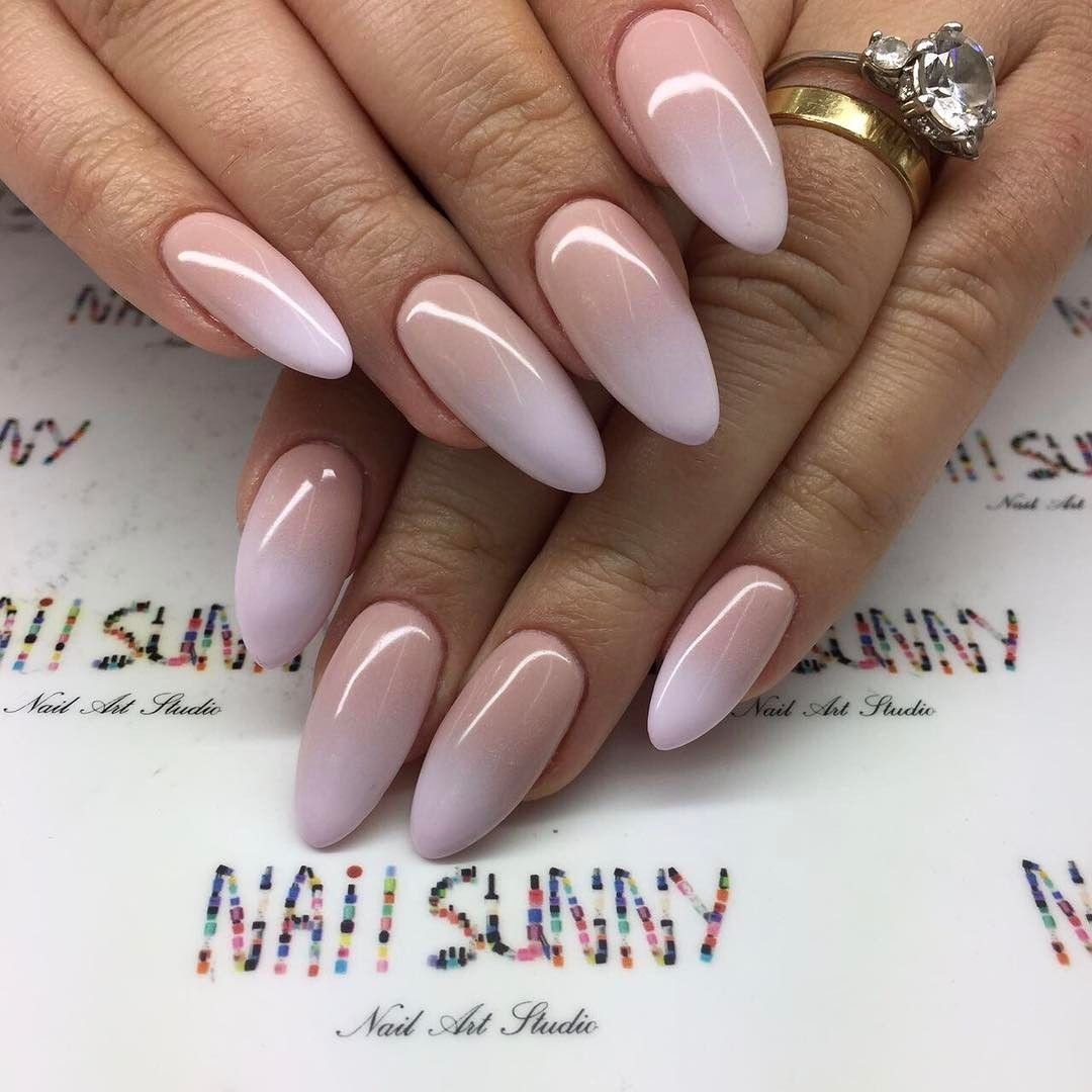 Маникюр градиент нюдовый миндаль