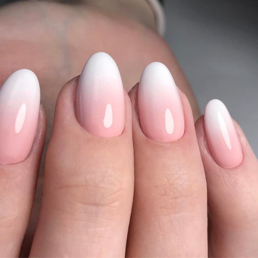 Маникюр градиент нюдовый миндаль