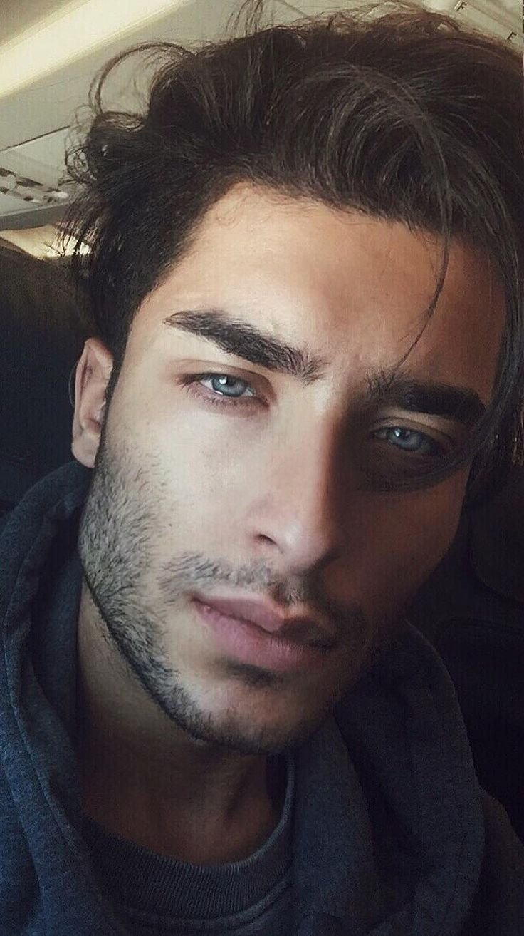 Тони Махфуд глаза