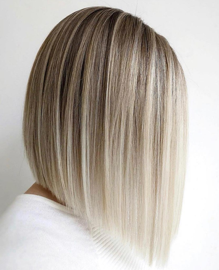 Мелирование с цветными прядями на светлые волосы