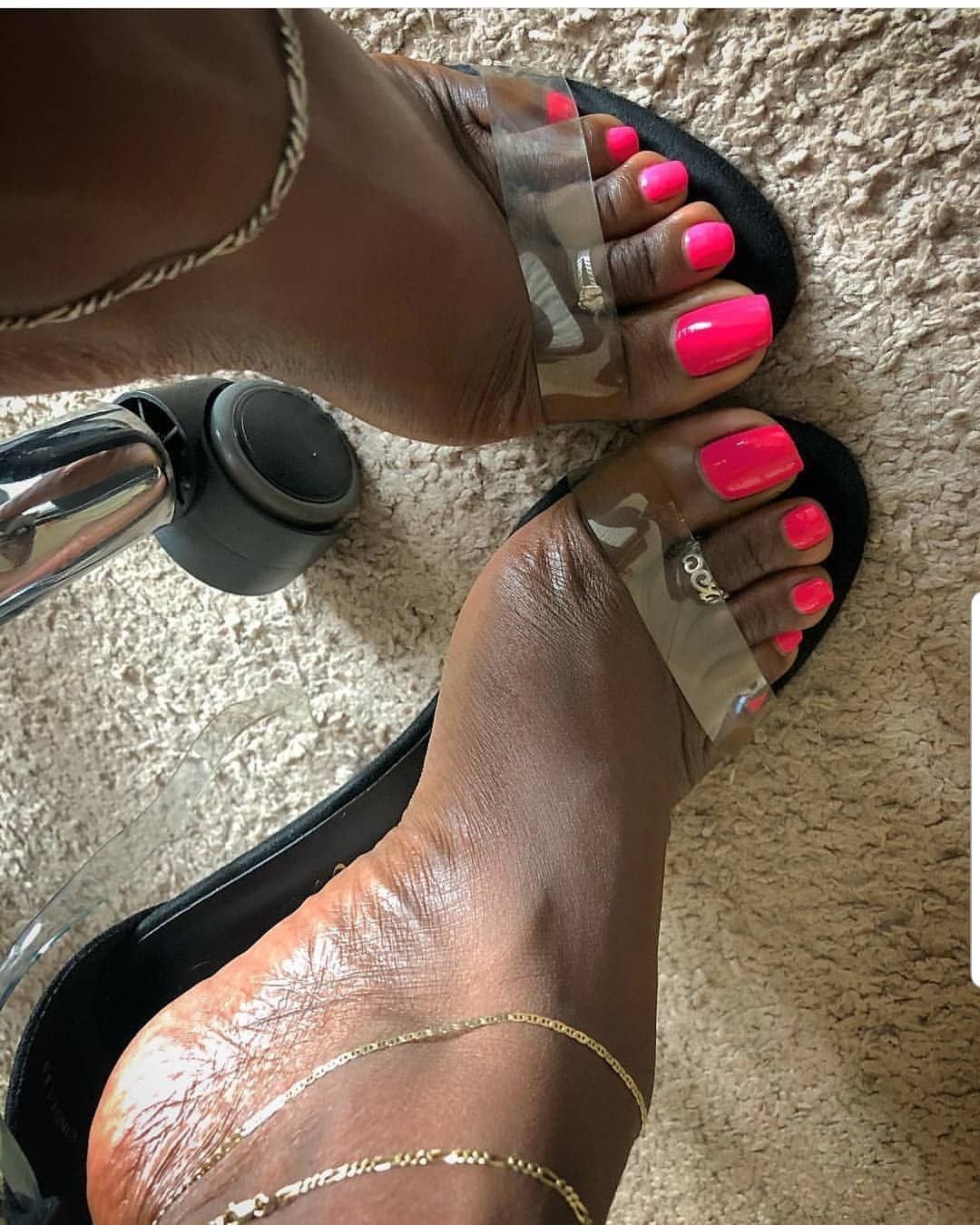 Длинный педикюр