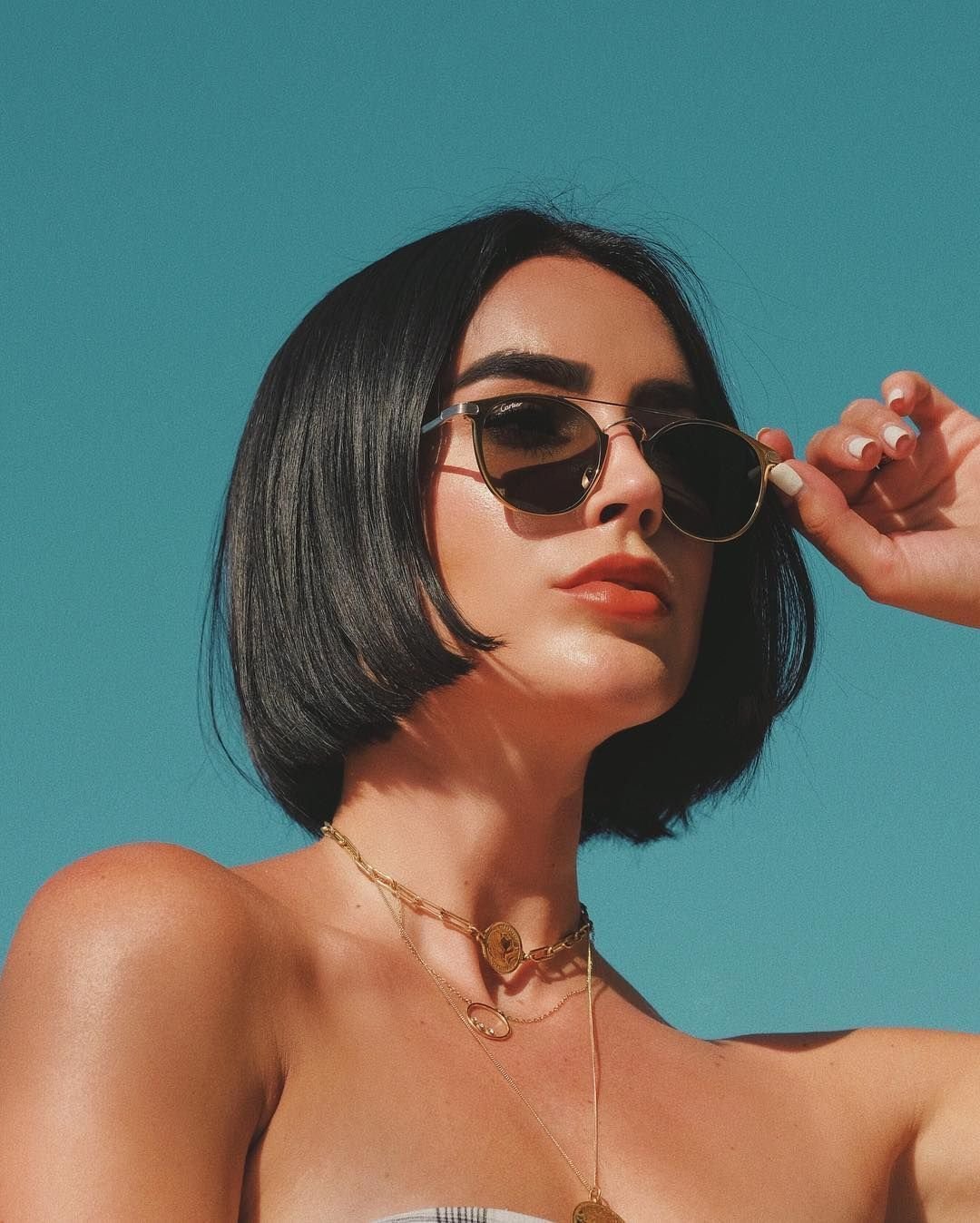 Каре брюнетка с челкой