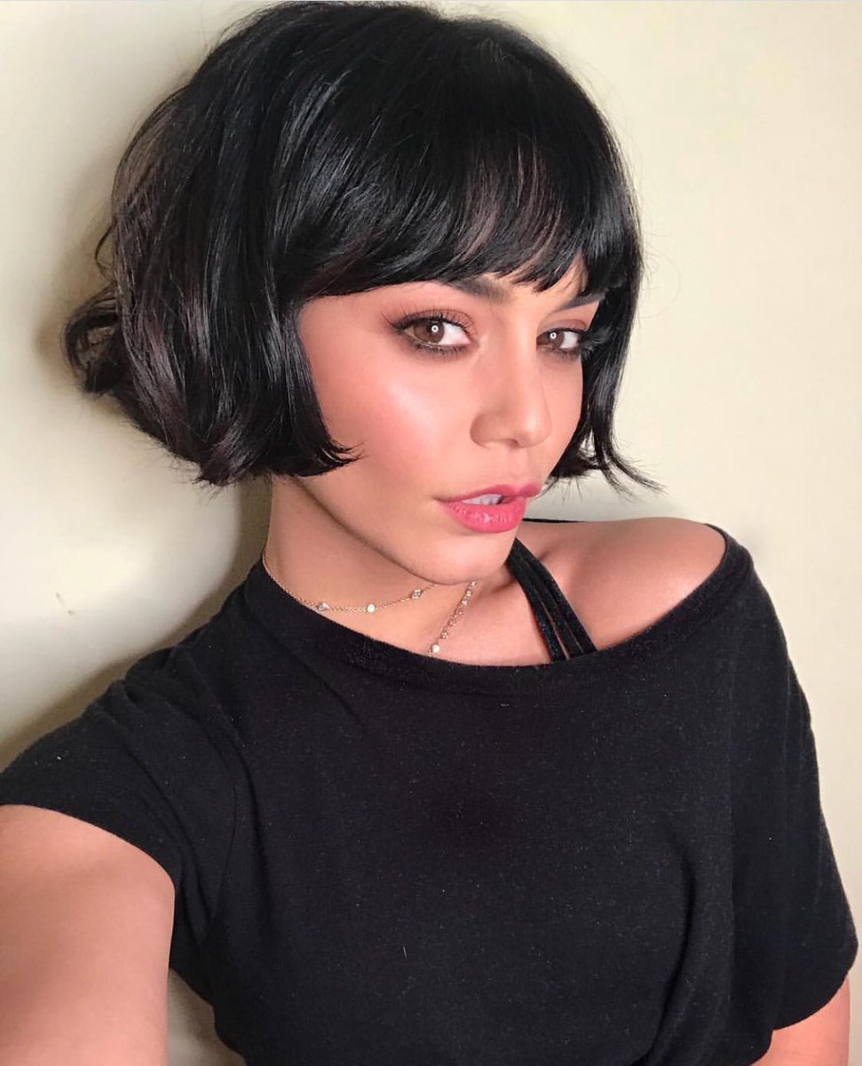 Удлиненное каре темно русые волосы