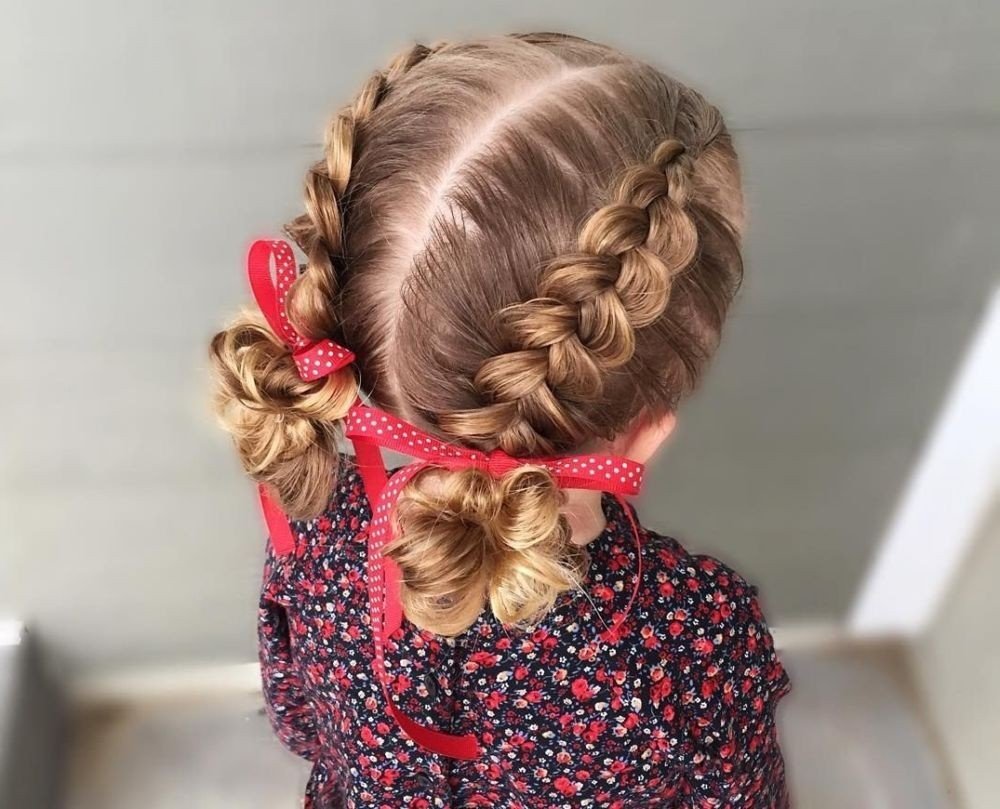 Девочка с косичками