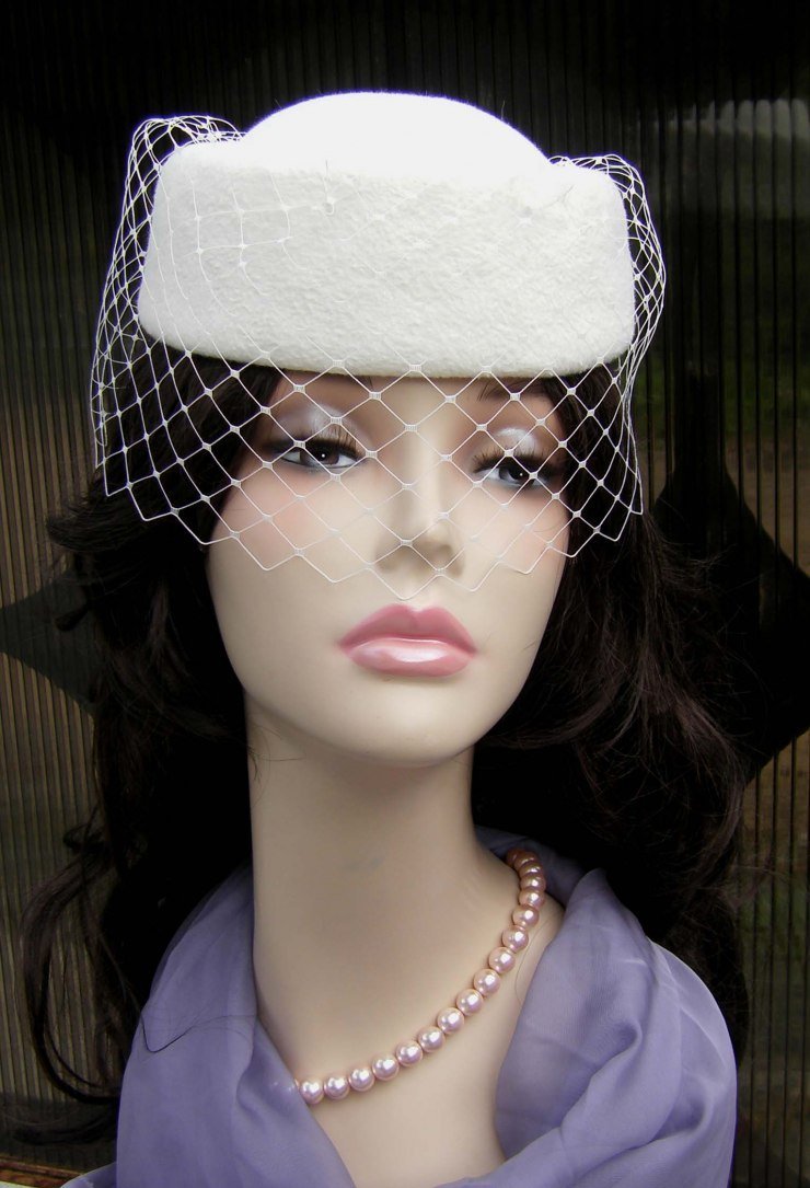 Шляпка таблетка с вуалью